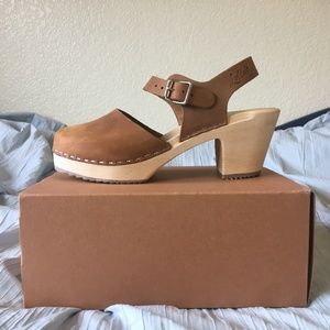 Highwood Brown Oiled Nubuck Clogs EUR 39